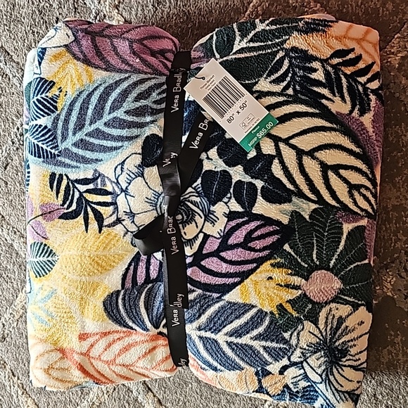 Vera Bradley Throw Blanket Palm Floral 80" X 50" NWT - Picture 6 of 6
